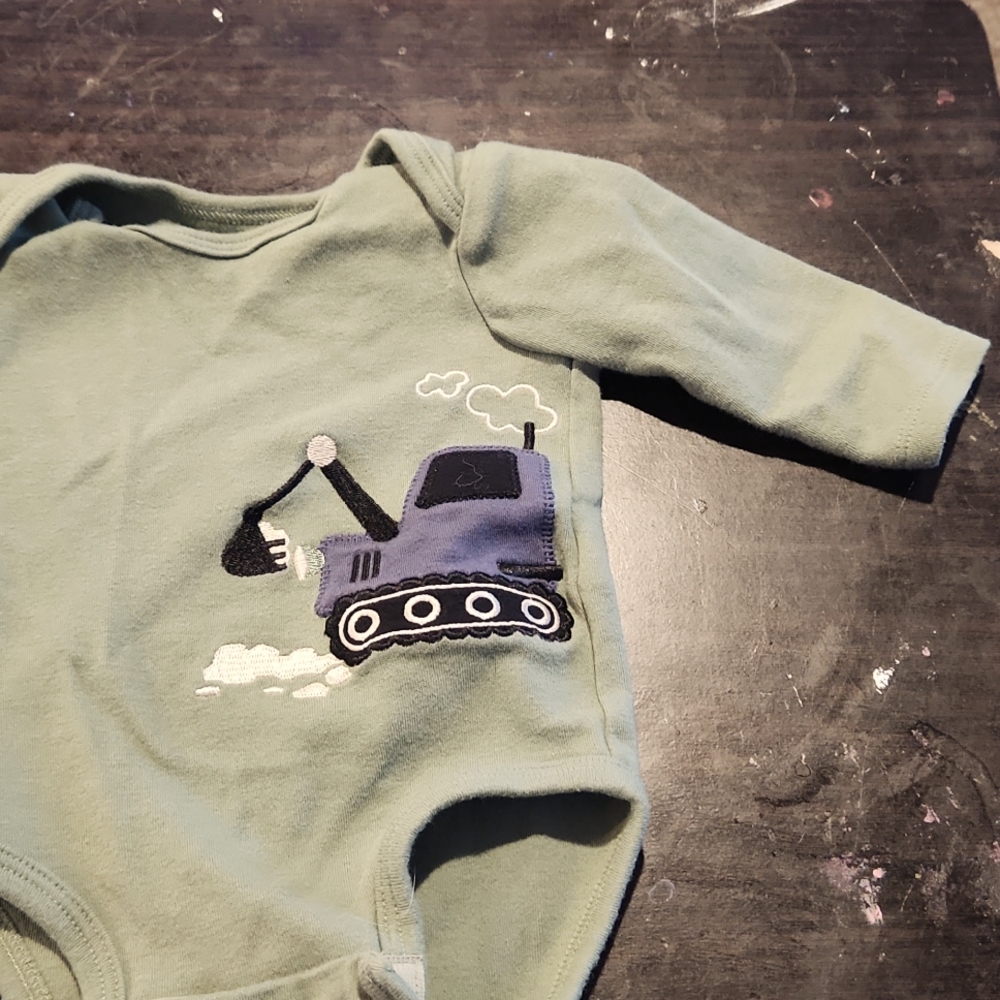 Brand is Pekkle its green has a truck on it and it's for 3 months.